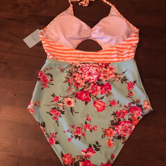 NWT! Cupshe one piece cut out halter swimsuit - Picture 2 of 5